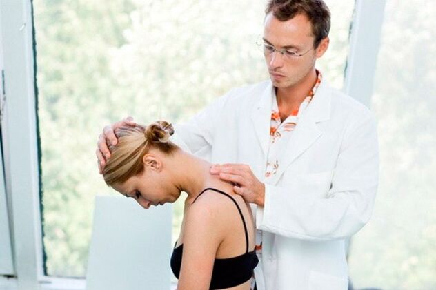 appuntamento dal medico per l'osteocondrosi cervicale