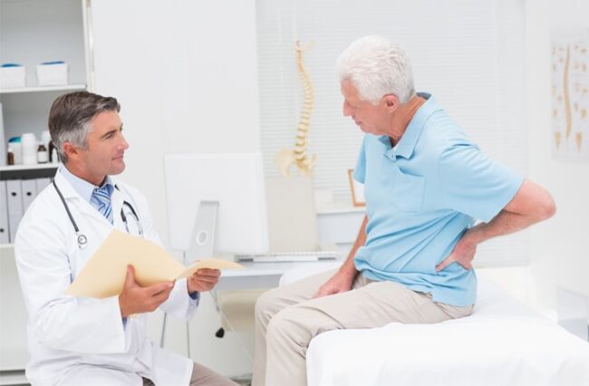 un paziente con artrosi all'appuntamento del medico