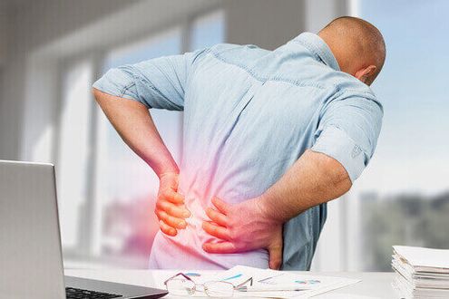 Dolore acuto alla schiena dovuto a sforzi eccessivi o lesioni