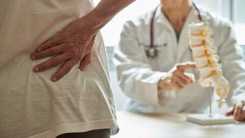 Se soffri di mal di schiena a lungo termine, dovresti consultare un medico